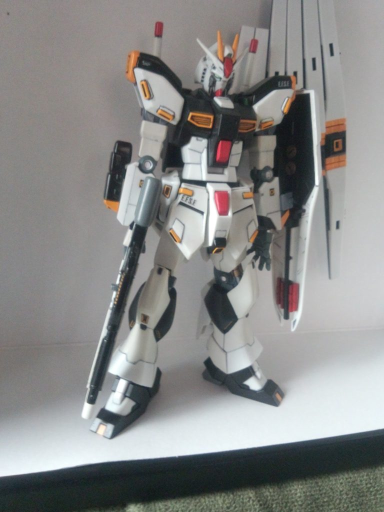 肩部大破したと言う設定で高機動型ショルダー装備、スラスターが増えました。 