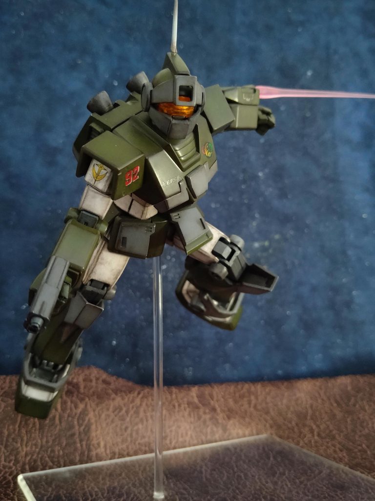 一応このサーベルユニットは左右どちらでも取り付ける事ができます、私の中では、ビームサーベルは右手で構えるイメージが強く、あまり見慣れないのですが、左に構えた姿もまた  とてもカッコイイと思います!🤗