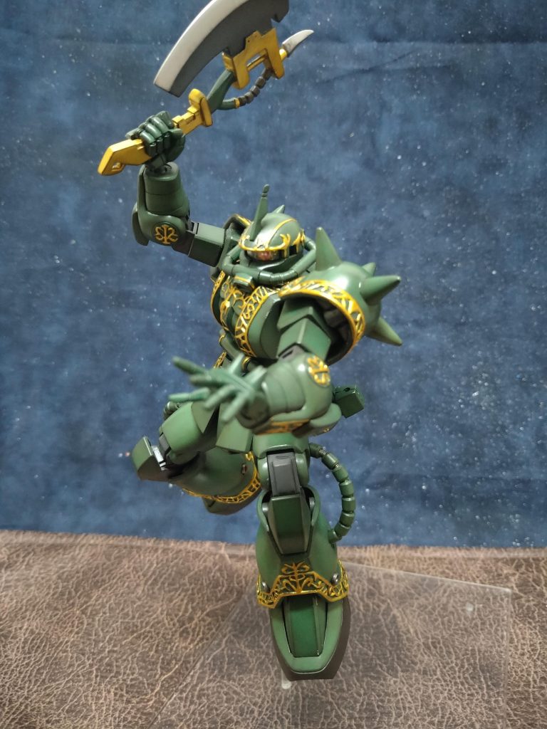 エングレービングは、下書き後、ポリパテを少しずつ爪楊枝で付けていきました！😆　私の中では、新鮮な作業でしたので、とても楽しく、作業が出来ました！😆…………ごぶんのいち位までは………😭ｱｷﾀ…パテ硬化後は、あまりキレイに仕上げないように、少し凸凹が残る程度のヤスリがけで形を作りました！😚……実は…この段階で、一度きれいにヤスリで仕上げておりまして……私のイメージと合わず😰やり直ししております😱　ですので、このエングレービングの作業、実は２回やっております！😫