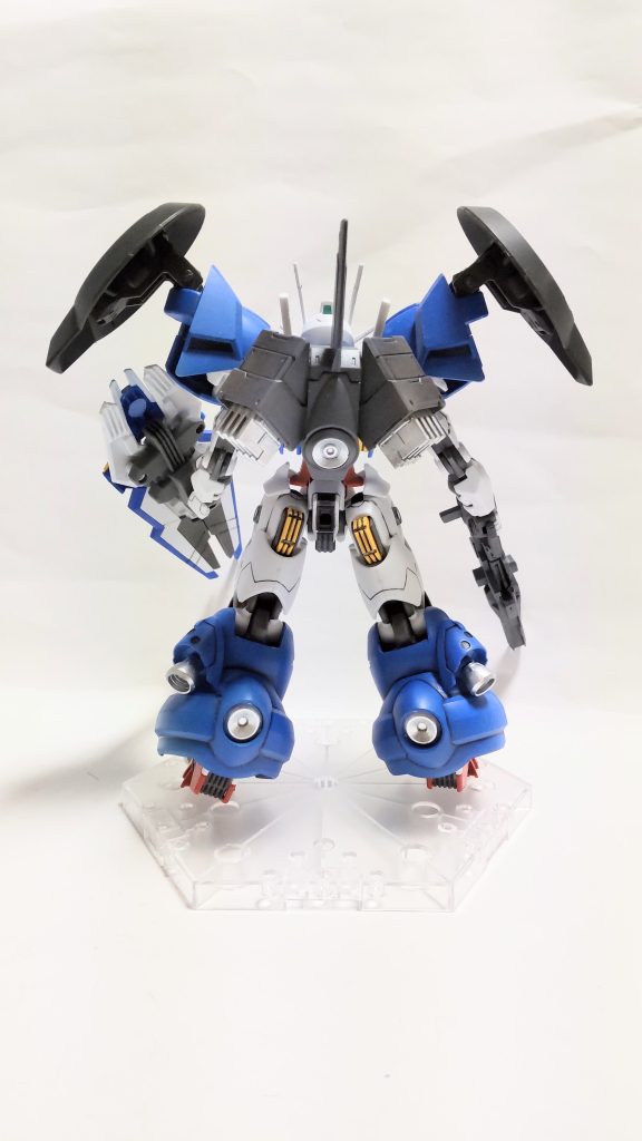 アーマーモード防御性能と機動力をアップするために取り付けられた増加装甲。ディランザの流用パーツを使っているのでコスト削減にも繋がっている。他にもこの増加装甲を取り付けた理由があるらしい……ディランザとディテールアップパーツのスラスターしか使用していないので、現実のお財布にも優しい設計となっております（笑）