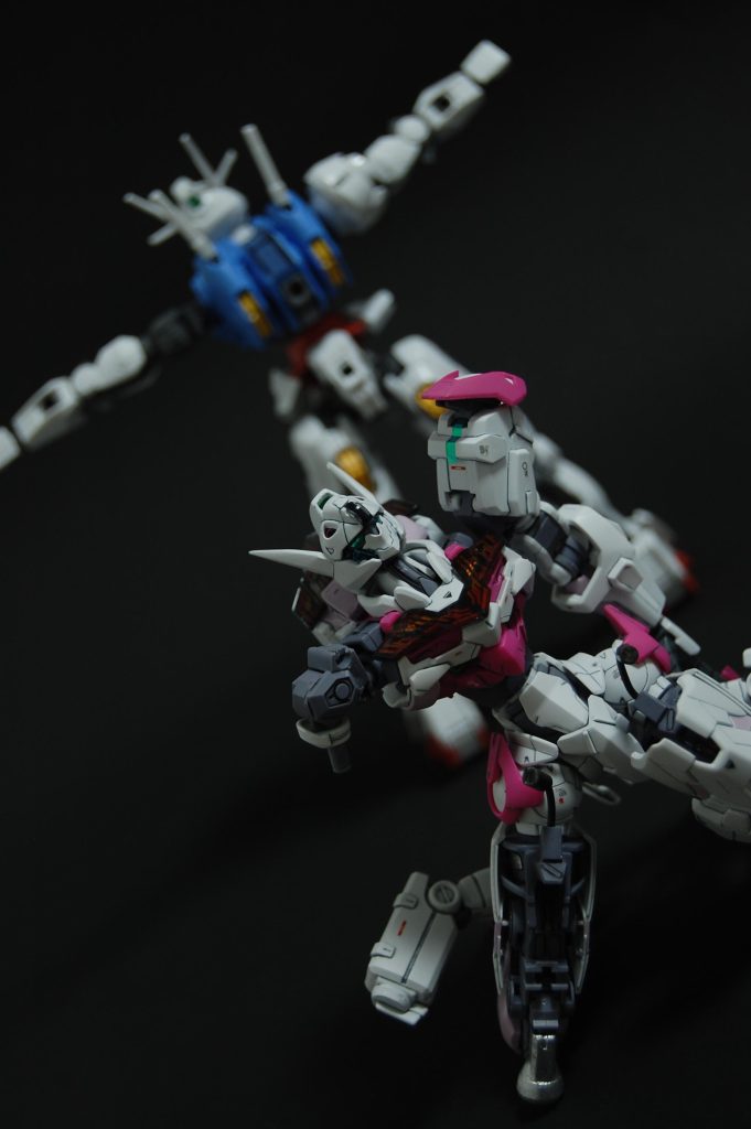 各センサー部分にはダイソーの装飾テープを貼りました。粘着力が弱く目の部分は擦りすぎてテカりが少しはげてしまったのですが、写真で見たら涙で目が澱んでるような表現にもなってて丁度よかったかもしれません。PCの場合、マウスホイールで写真をクリックして別タブで開くと目を拡大して見れたりします。