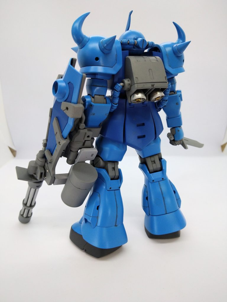 カラーは、ノリス機のカラーでも良かったのですが、ランバ・ラルカラーにしたい欲求に耐えられず、ラルグフカラーにしました。グフカスタムはHGUCがやっぱカッコイイです・・・。