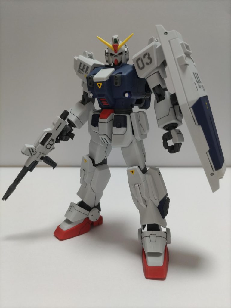 どちらも雑誌の作例を参考に肘関節の後ハメ加工をしましたが、切りすぎてしまいハマらなくなったので、瞬着で固定したら関節部にも回ってしまい、動かせなくなってしまいました。