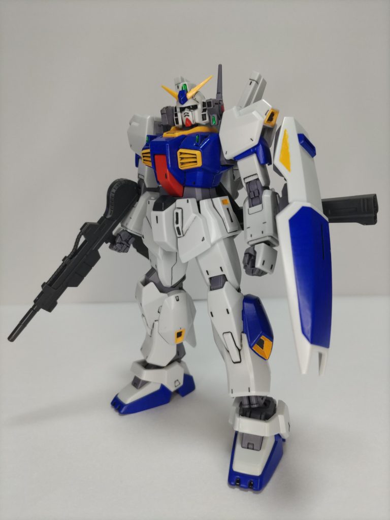 カラバからアムロ用のガンダムを依頼されたAE社だが、反連邦勢力とティターンズの抗争の長期化を望んでいたため、一年戦争の英雄に高性能機を渡してパワーバランスが崩れることを避けるため、調査も終わりすでに旧式化していたガンダムMk-Ⅱを送る事になった。