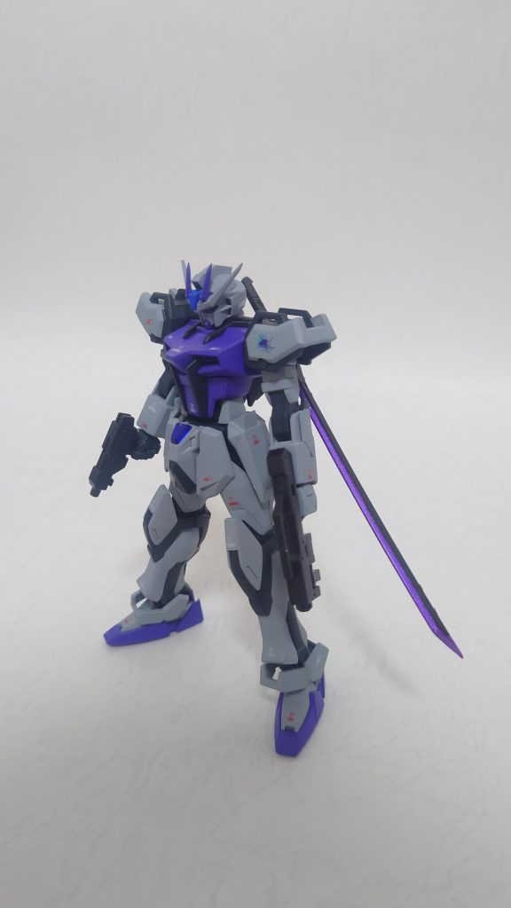 誰の装備か忘れましたがショートライフル二丁持ち(左右別々のライフル)、背面にはバルバトスから拝借して塗装し直した実体剣【紫電】を装備