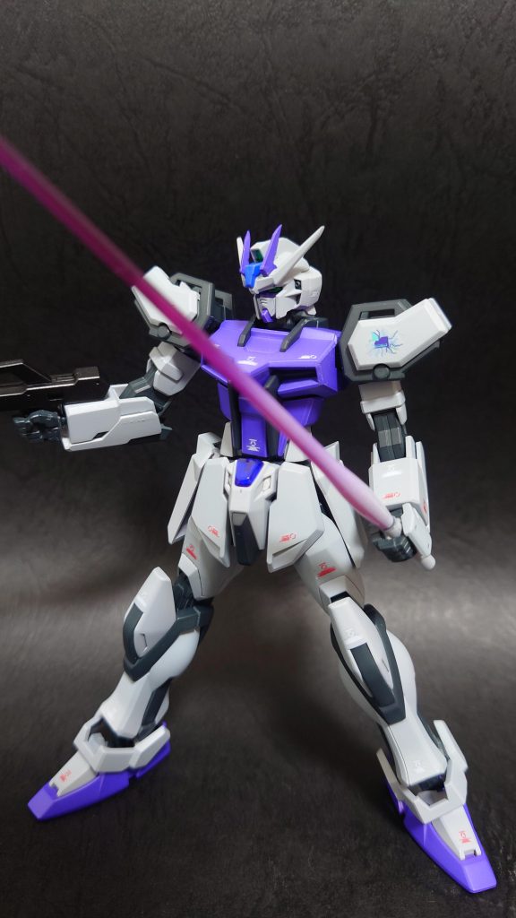 最後は水性の魔女OPのルブリスウス風立ち位置で。最近あのシーンの立ち方がお気に入り。敵とも味方とも言えぬ立ち位置の少年ダイバーをイメージして作ってみましたが、オリジナルキャラの設定を考えながら制作するのもとても楽しめました。後期機体も制作するつもりでいます。ここまで閲覧ありがとうございました！