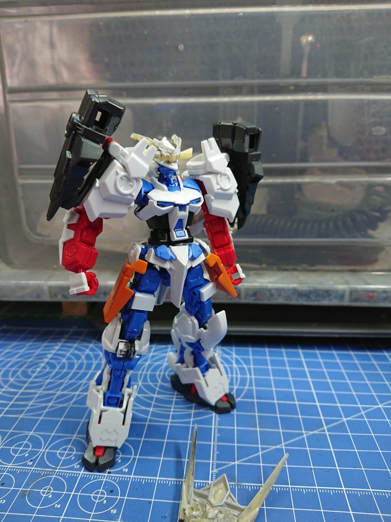 だいぶんイメージが固まってきた頃。ツノや鬼の盾が成形色のままです。