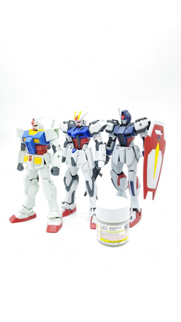 オマケ:サイズ比較左から「EGガンダム」「EGストライクガンダム」「ガンダムカラー瓶」「HGCEストライクダガー」ストライクダガー、意外と大きい?