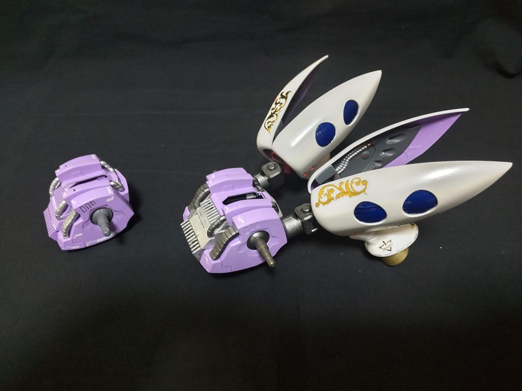 ダムドの胸部が手に入ったので軸を付けて取り付けてます。前回、シールドを作成している時、構想はあったのですがすでにキュベレイ本体は、トップコートまで終わっていたので見送っていました。