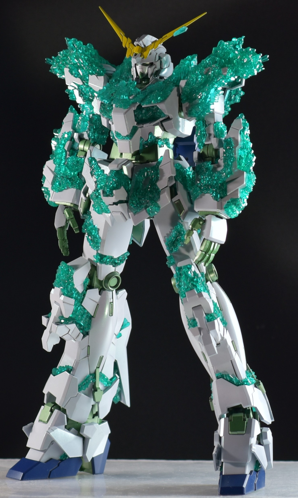 ガンプラ MG 1/100 ユニコーンガンダム 光の結晶体 塗装完成品-