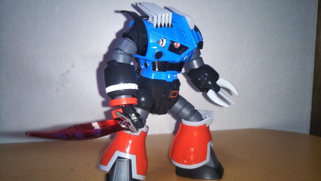 「次はボクだね。　みんな、ヤッホー！　MSM７９のゾゴックです！！　力強い拳が自慢でボーイッシュな所が魅力的って言われてて、最近は男性だけじゃなくて女性ファンも増えてくれているのが嬉しいかな。　・・・でも、ホントはズゴックちゃんみたいな女の子らしさにも憧れてて、最近ネイルを教えてもらったんだ。　ボクみたいな男勝りなヤツには似合わないんじゃないかってちょっぴり心配してたんだけど・・・へ、変じゃないかな・・・？」