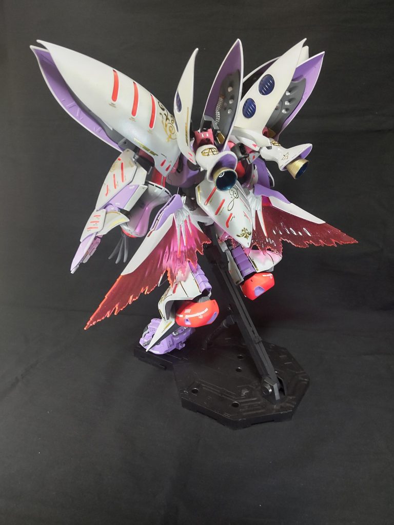 背面は、もともとのフォルムも相まってクスィーやペーネロペーみたいなフライトユニットにも見える?
