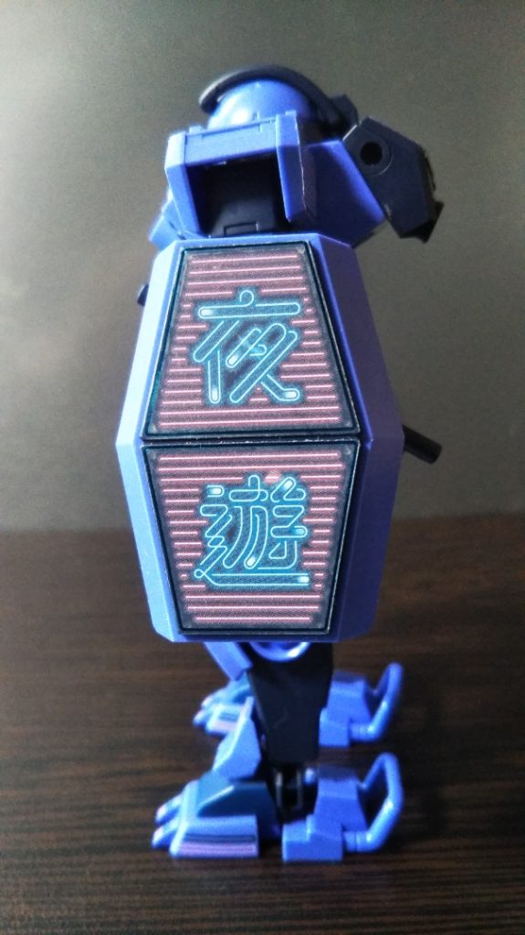 シールドのアップです。 ネオンサインのようなシールドのマーキングが非常に印象的です。 なんとかこのマーキングの美しさをお伝えしたいのですが、どう写真を撮ってみても上手く写りませんでした・・・。