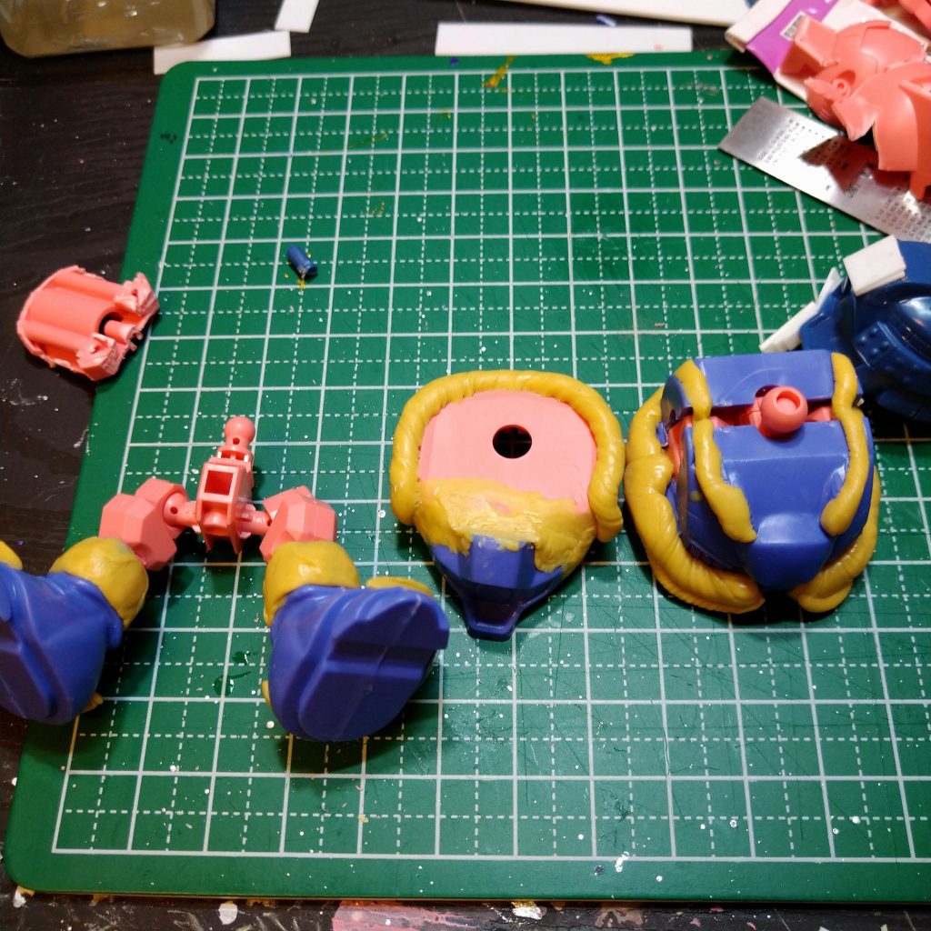 パテで、相撲の【まわし】をイメージしていきました！