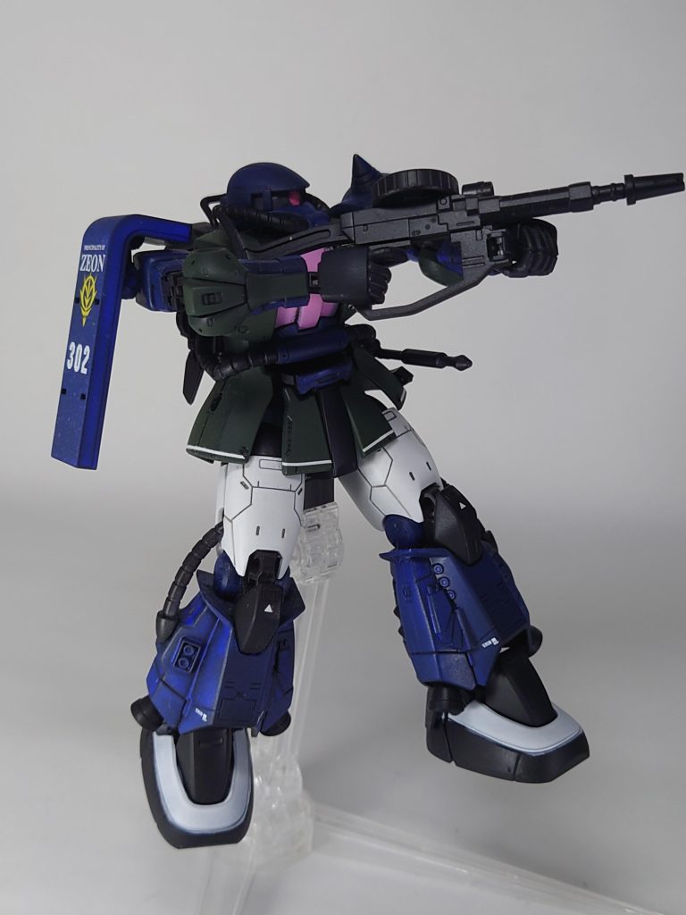 当時、せっかくなら専用機で作りたいなーと色々調べていたら、あまり見かけないガトー専用ザクを発見し作成しました。この時はエアブラシをまだ持っていなかったので、缶スプレーで塗装していました。良い感じに色分け出来たのではないかと思います。最後までご覧いただき、ありがとうございました！！