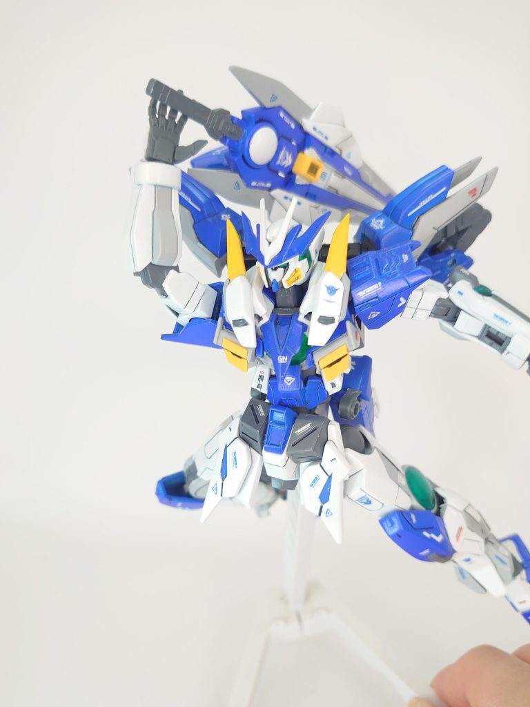 サブアームを使えばソードを構えるポーズも取れる【METAL BUILDのポーズ参照】