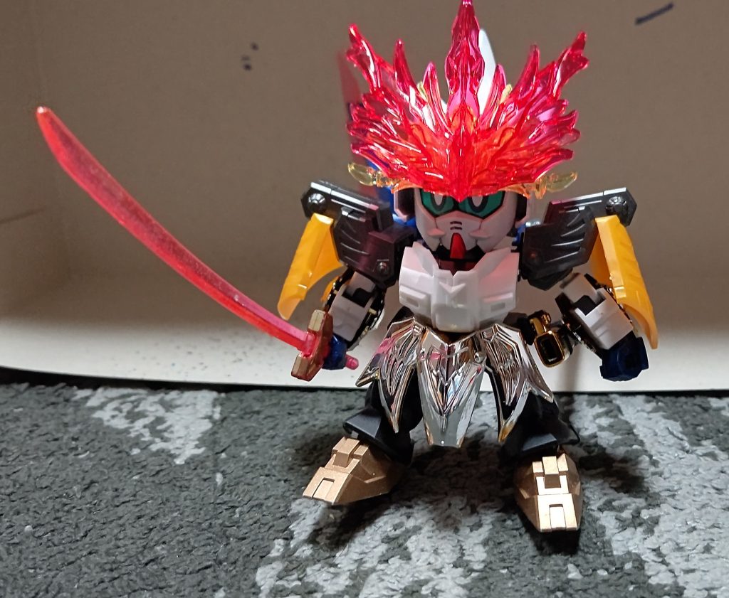 兜飾りは孫権アストレイから流用。くっつけるのに苦労しました。