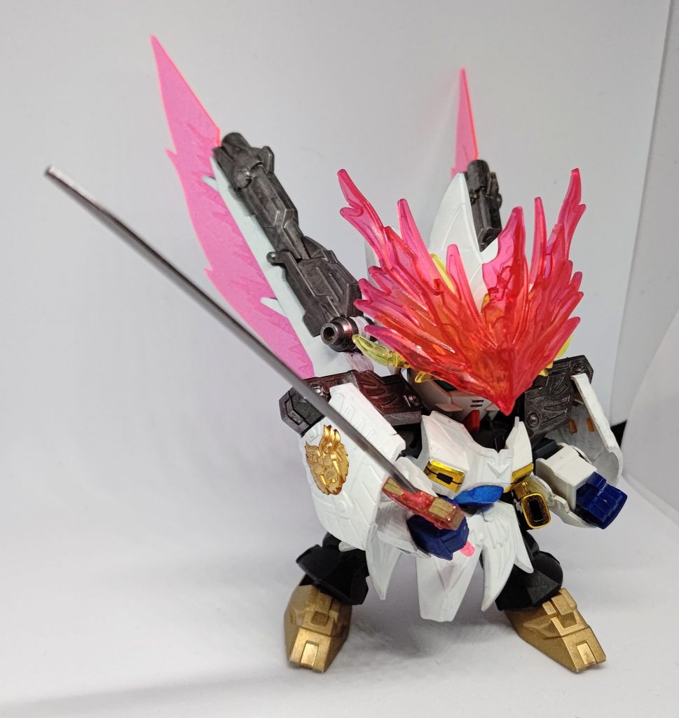 背中の翼が結構重く、なんとか自立してます(笑)。