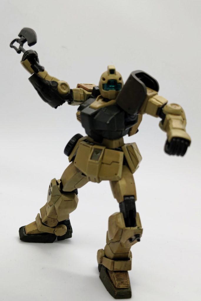 最後にヒートホークを持たせて一枚。コイツがジムに斬りかかっていると思うとカッコいいですね。製作したのはもう今から3〜4年前になりますが、今でも気に入っていて、逆に気に入っているだけあり、もう少し丁寧に作りたかったな、と思う部分だらけです。いつかコイツの仲間でも作ってリベンジしたいな、と思っています。 GUNSTAは初めてそこまで経っていないので、これからも文章写真諸々の部分も皆様の作品を見て学んで行きたいと思っています。脳内設定だらけの記事でしたが、最後まで読んでいただきありがとうございました！またどこかで私を見つけたらその時はまたよろしくお願い致します！