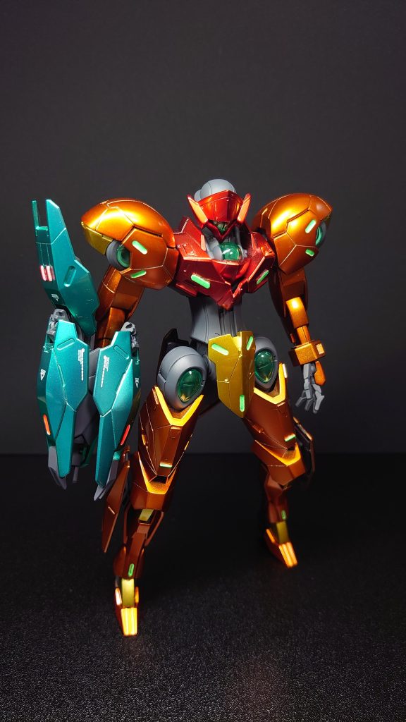 UVライト無いとこんな感じ色が濁るかなと思いましたが、元の紫っぽいクリアパーツに蛍光グリーン塗ってみたら割と緑になってくれました。ただUVライト当てると青白っぽく光るのは予想外でした🫠