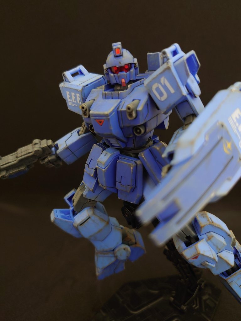 奥に光るツインカメラが男前！