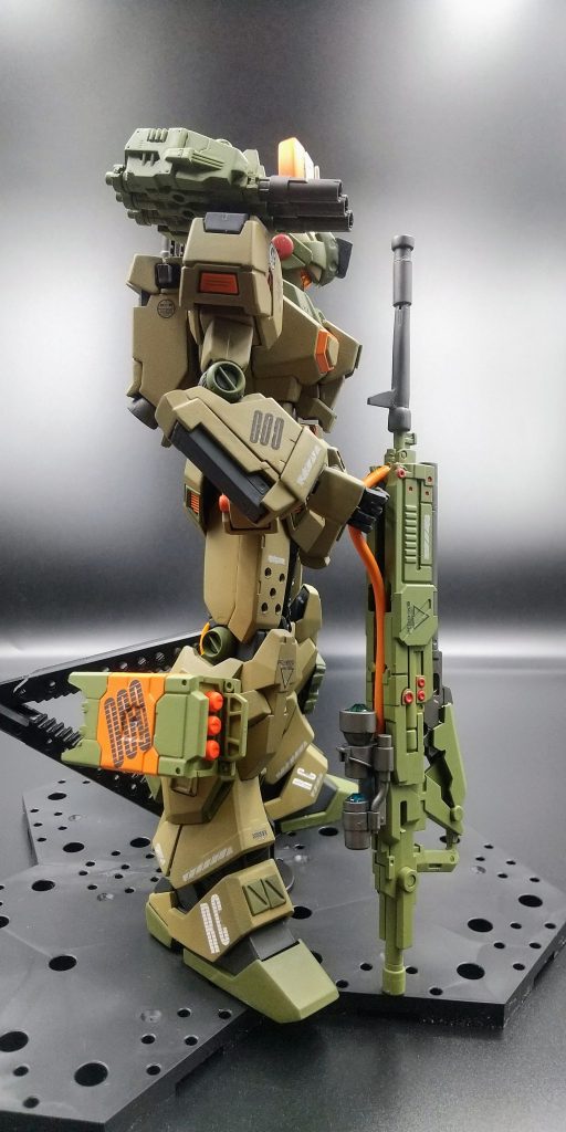 反対側です。ビームライフルですが、シナンジュをベースに改造しました。