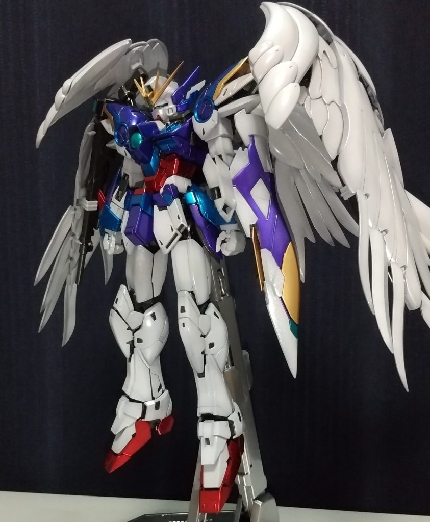 デカール貼る前はこんな感じでテカテカです。今回は青、紫をキャンディーで艶消し仕上げにしたんですけど、艶消しキャンディーはいつも艶消し吹くまで悩みますね～。なんかもったいない気がしてしまう(笑)