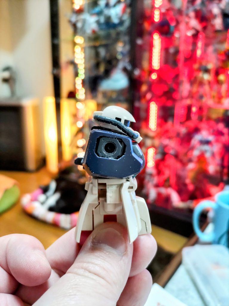 腰の接続部分に少し角度を付けました。