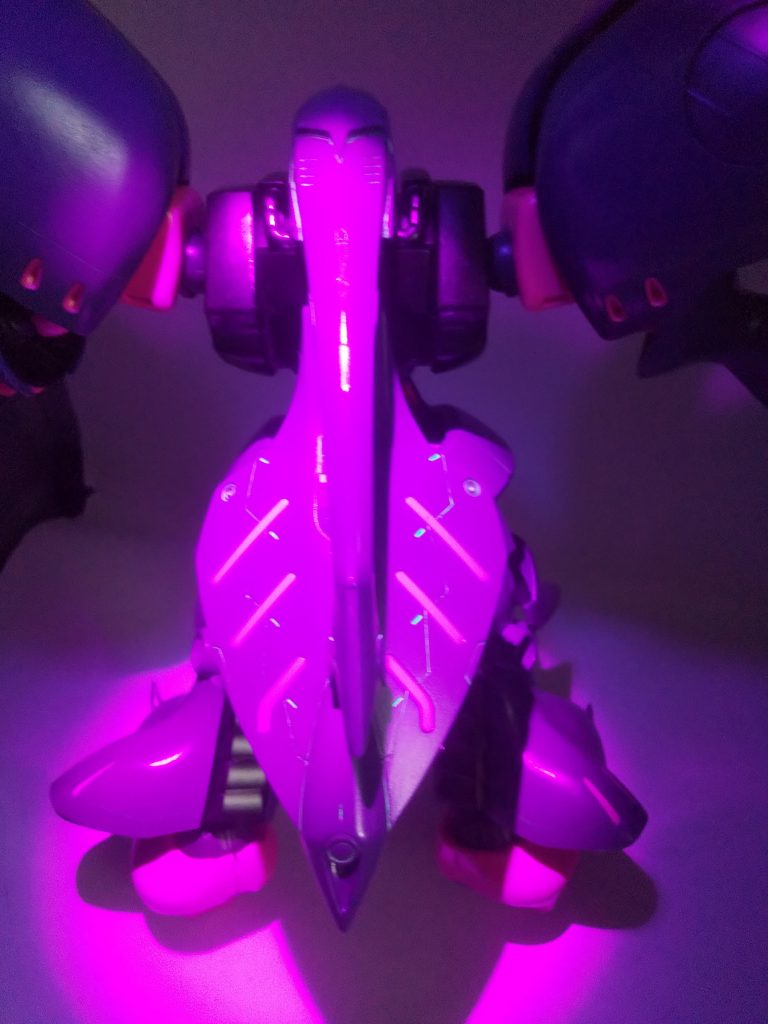 ブラックライトで光ってるの、分かるかな。