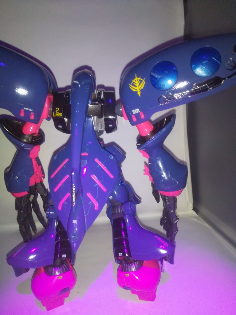 ファンネルコンテナに蛍光グリーンでスミ入れしてるんですが．．．