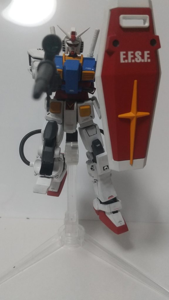 ライフルとシールドを持たせてみました。