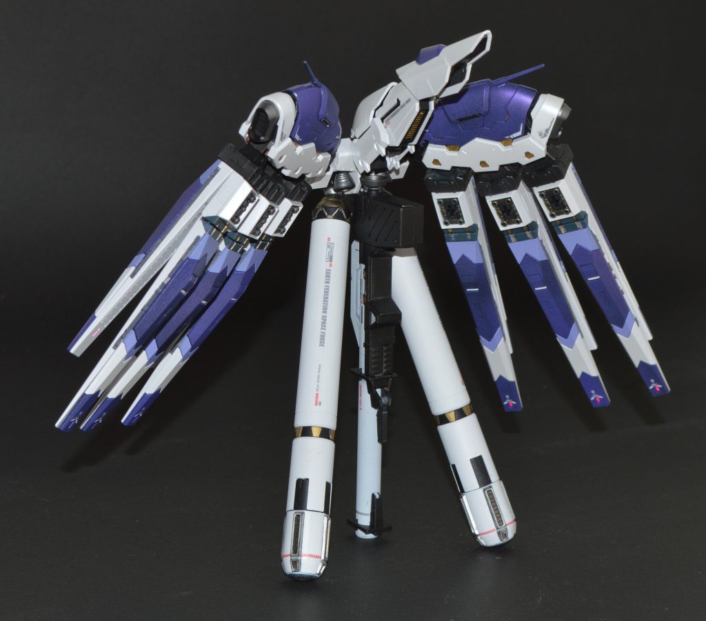 苦行と言われるファンネル6基もまあ一個づつにやにやしながら組んじゃいます