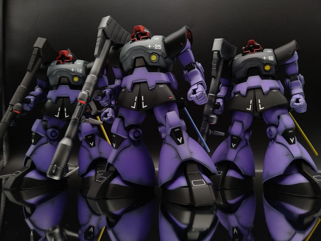 キットの素体そのままで やった事はモノアイ交換と合わせ目消し 塗装は黒立ち上げです。う〜ん かっこいい!!ドムにハズレ無しって言葉があるみたいですが 納得です👍