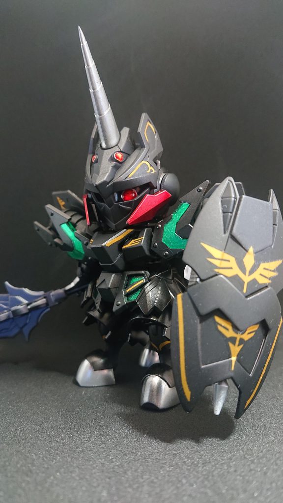 やっぱ悪役なら単眼だ!と散々色々なパターンを考えた末マスクに十分なスペースがあったのでネオジムで移動可能な単眼にしました。