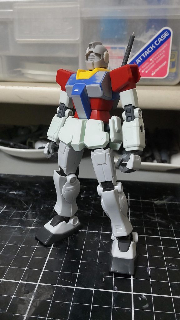 制作中の写真。使用キットはオリジンジム、リバイブガンダム、GM/GM、レッドウォーリアなどなど。ハンドパーツはヘイズルです。