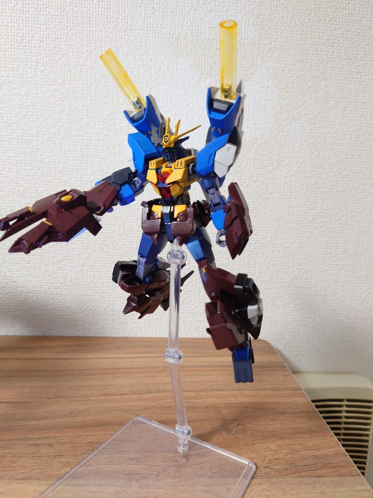 腰アーマーがポロポロ落ちるので、アクションさせるのに気を使います。自分の改造のジョイント周りはいつもユルユルでポロポロなのが今後の改善ポイントですね!