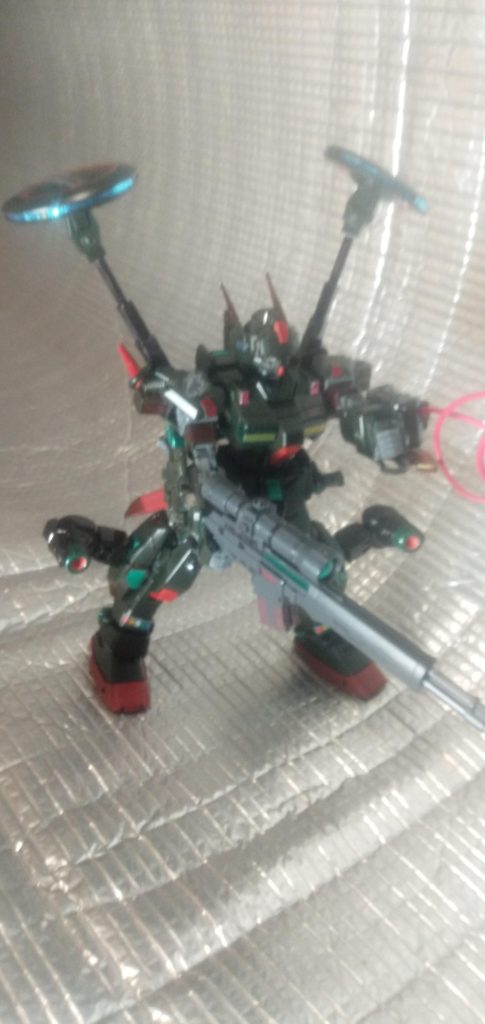 狙撃ライフルの装着。