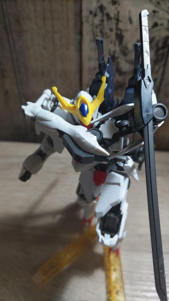 ビームサーベルも装備していてハシュマルなどのモビルアーマー戦に有効