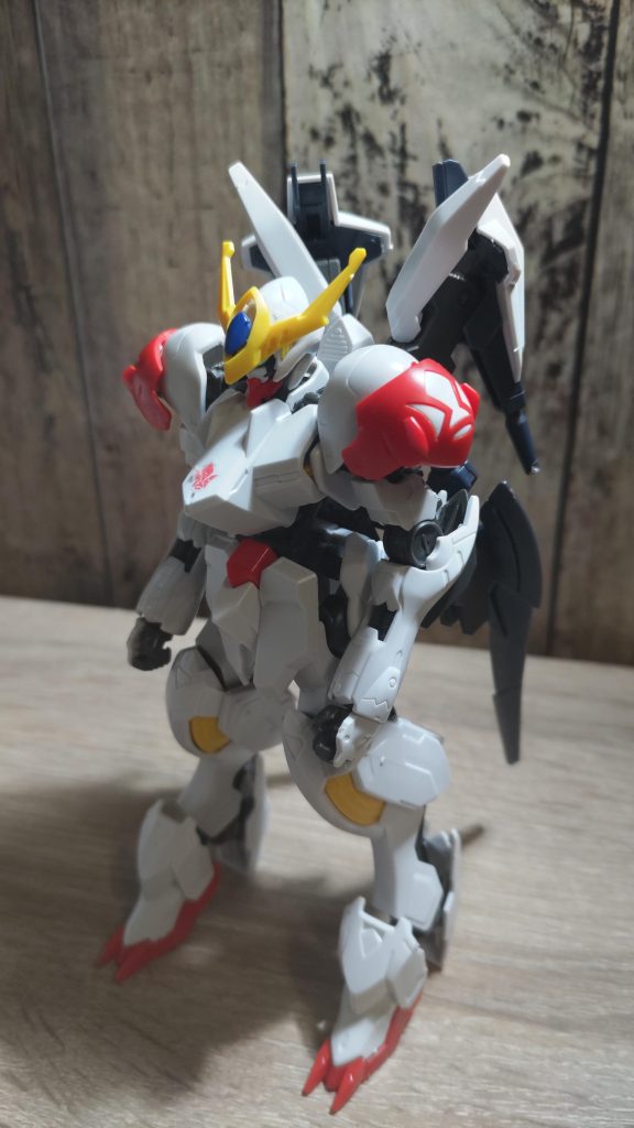 大きさ（バックパック含め）19.4メートル　　　重さ （全装備）40トン