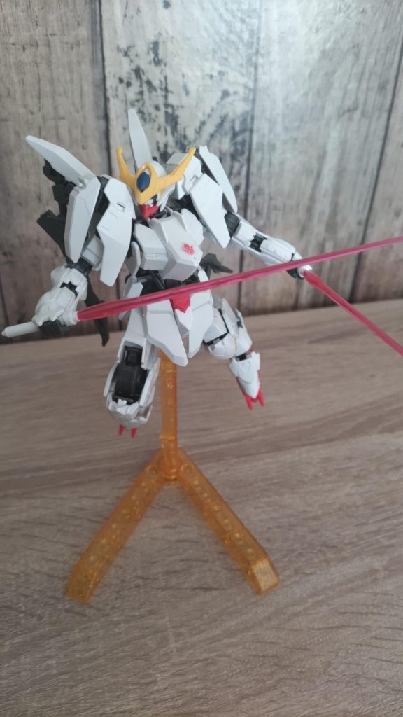 ビームサーベルを両肩に装備