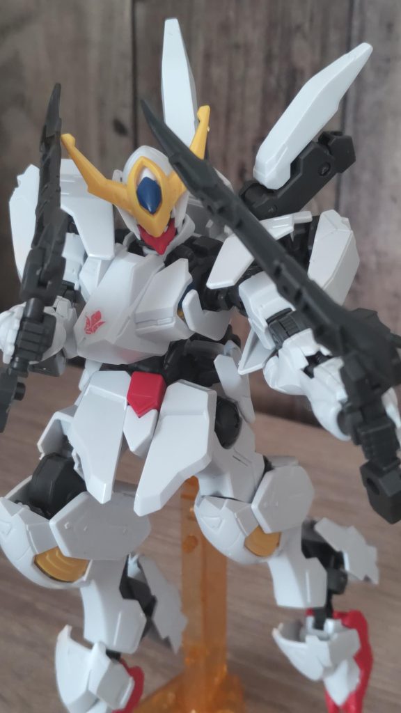 ハンドガンにもブレードにもなる万能武器