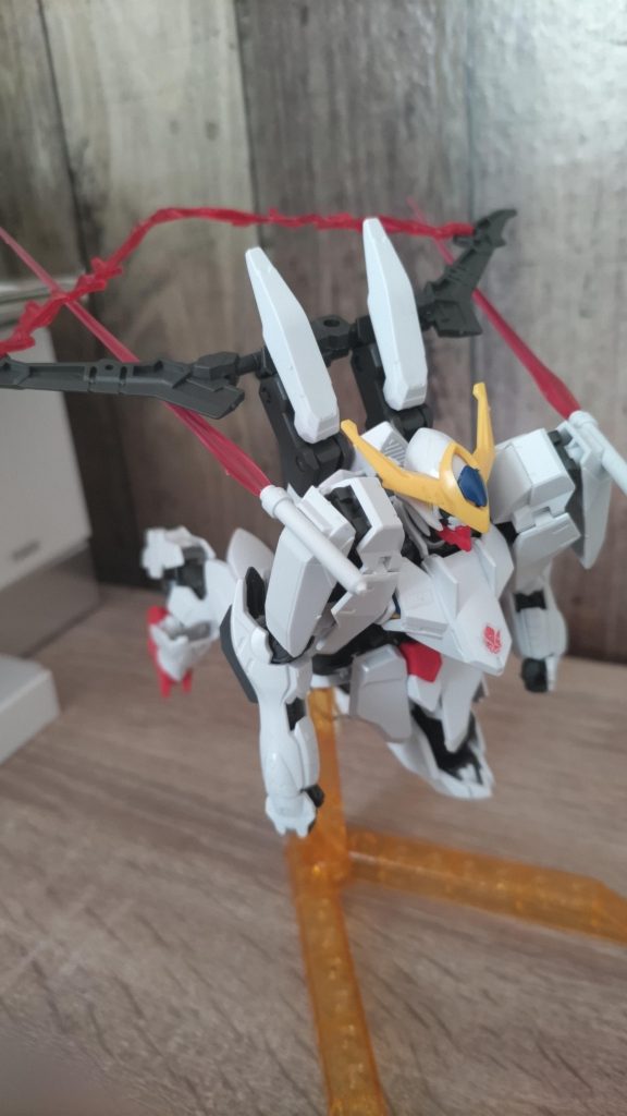 阿頼耶識システムリミッター解除状態　　　　　　この形態になると高速に移動でき、敵を一瞬で破壊できる