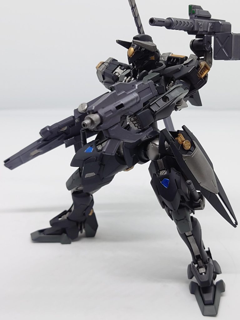 ビームサブマシンガン廃棄されていたジャンクパーツから制作した武装ディランザのビームガンのカートリッジを使用連射性が高く近距離戦闘で真価を発揮する榴弾砲実弾武装威力が高く射程距離も長い装弾数は少ないが榴弾砲が小型のお陰で取り回しがいい