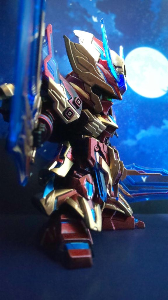 月夜に赤が映える。