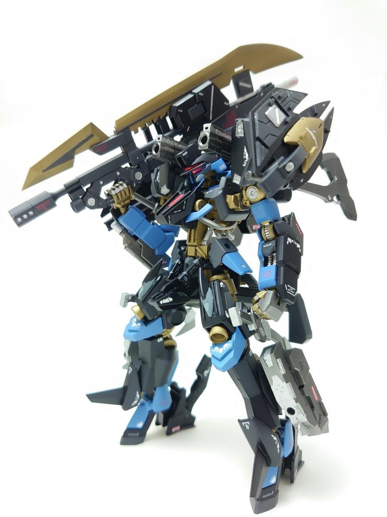 やっぱりバカデカ武器は担ぐと様になりますね。