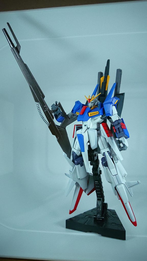 足が特徴的ですが、ちゃんと自立します。