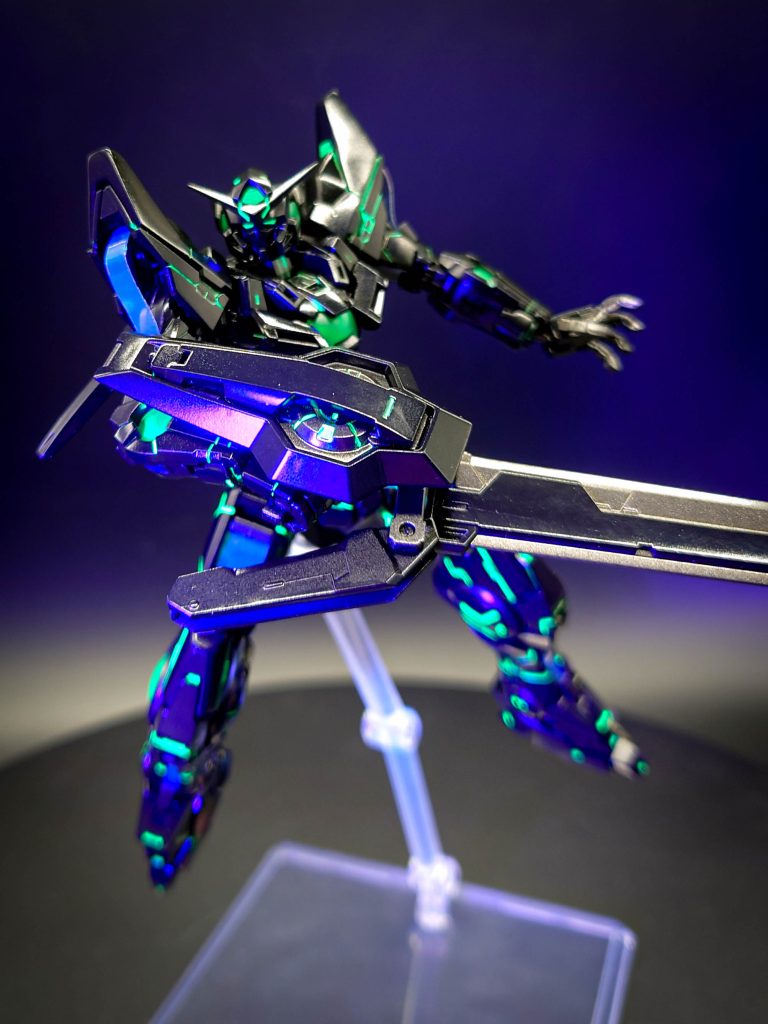 GNソードもメッキを落とし、ガイアノーツのスターブライトアイアンで塗装肩も少し厳つくするためにパテで延長