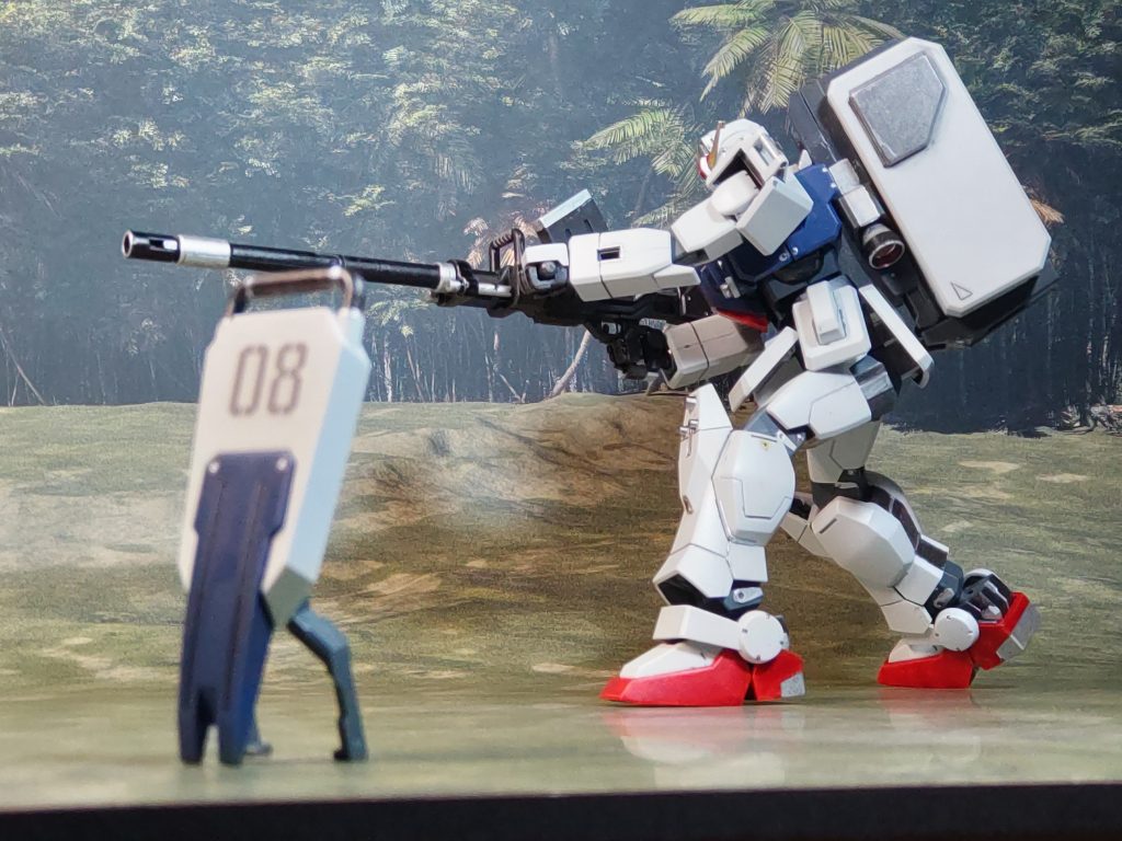 先ずは、輝き撃ちシールドを手前に置いて、そこに180ﾐﾘキャノンを乗せて撃ってるように撮りました