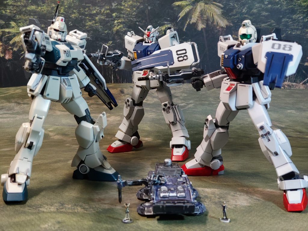 カチュア機をジム頭に交換して、08小隊勢揃い手前にいるのは、キキとミケルです