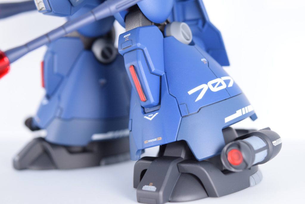 ドム足は想像以上に良く合ったと思います。ただプラの劣化が中々のもので、パキパキ折れちゃいました。内部は補強しています。